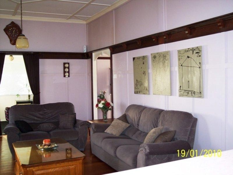 14 Queen Street, Newtown QLD 4305