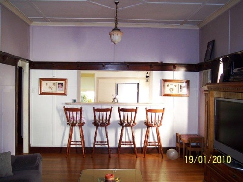 14 Queen Street, Newtown QLD 4305