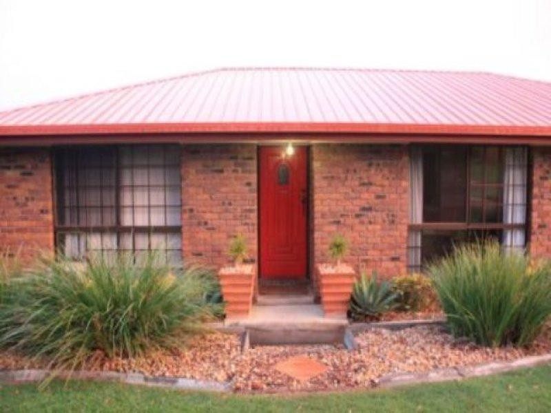 8 Blenheim Crescent, Yamanto QLD 4305