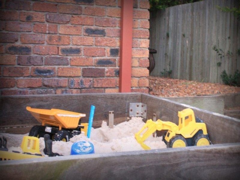 8 Blenheim Crescent, Yamanto QLD 4305