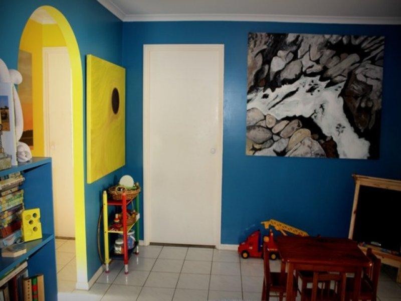 8 Blenheim Crescent, Yamanto QLD 4305