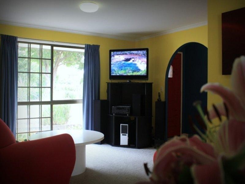 8 Blenheim Crescent, Yamanto QLD 4305