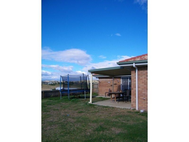 3 Stewart Court, Dugandan QLD 4310