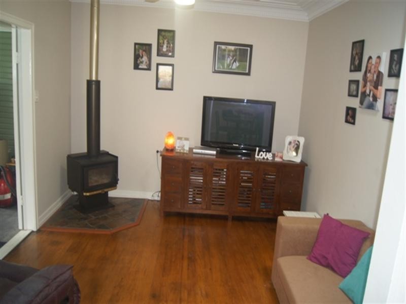 20A Macquarie Street, Silkstone QLD 4304