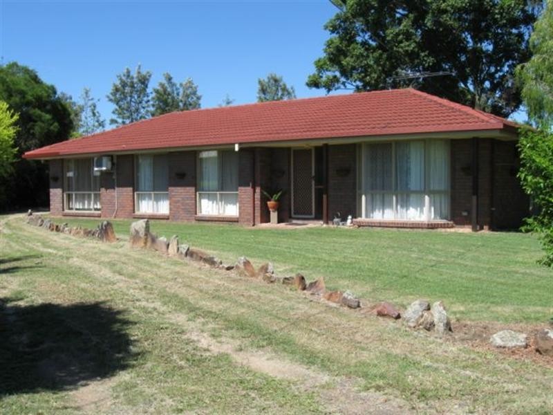 16 Flinders Street, Peak Crossing QLD 4306