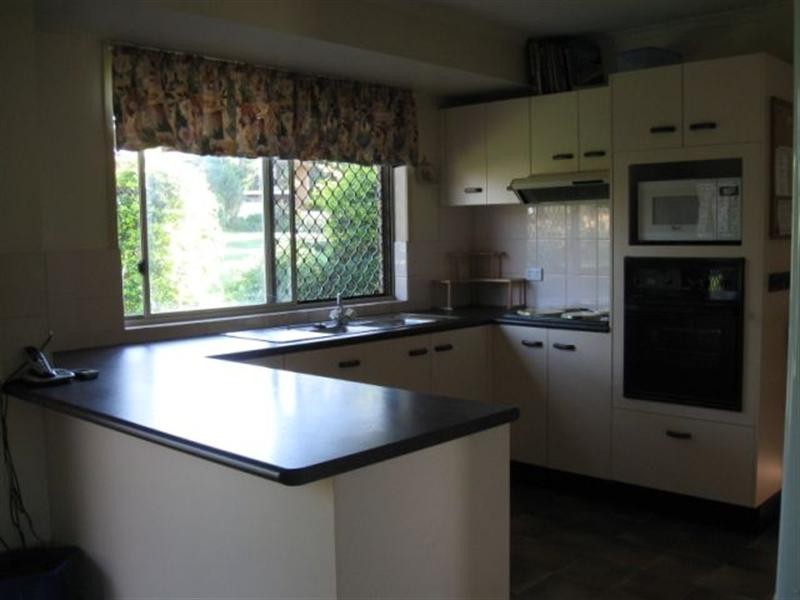 16 Flinders Street, Peak Crossing QLD 4306