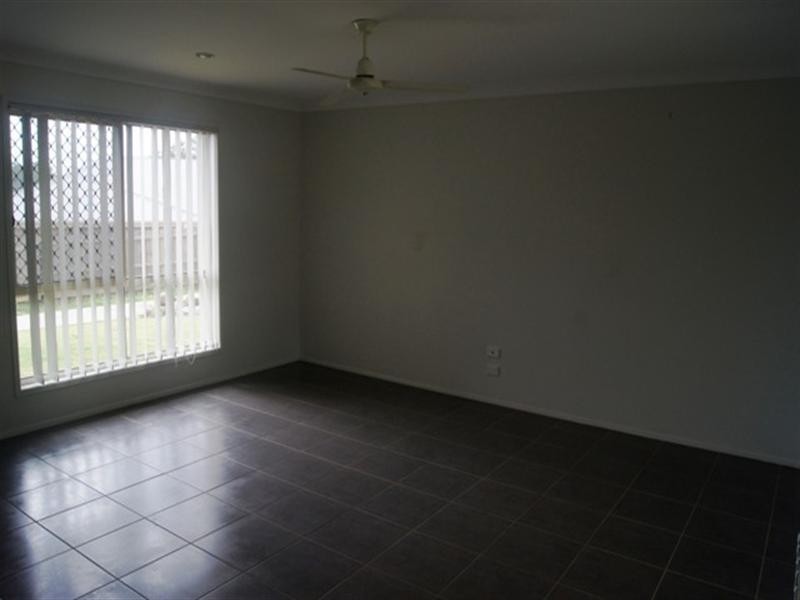 18 Eric Drive, Blackstone QLD 4304