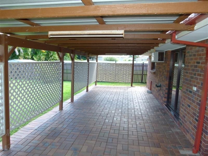 9 Pine Street, Flinders View QLD 4305