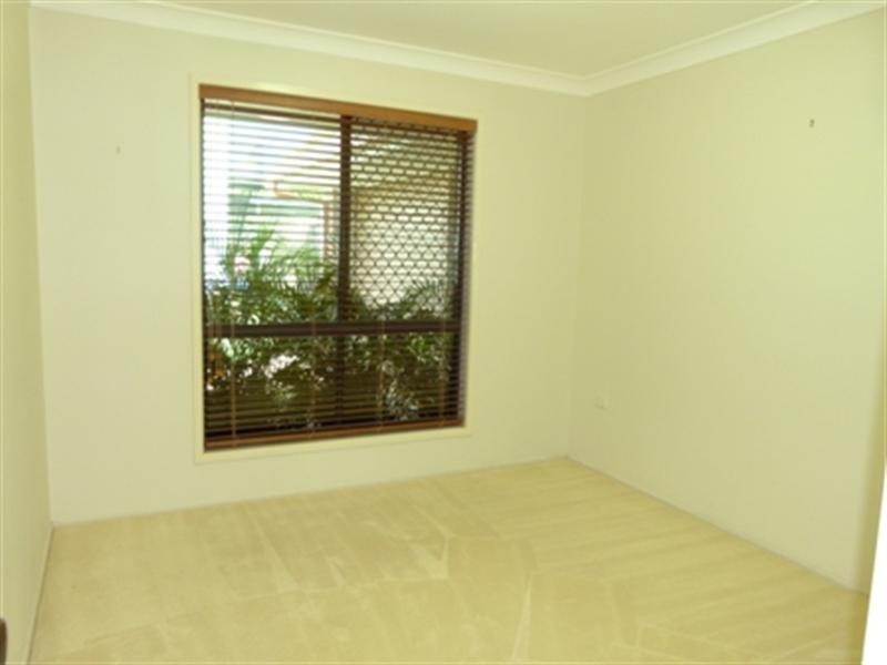 9 Pine Street, Flinders View QLD 4305