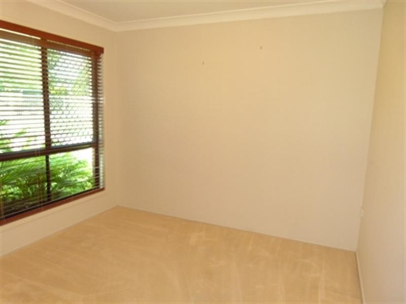 9 Pine Street, Flinders View QLD 4305