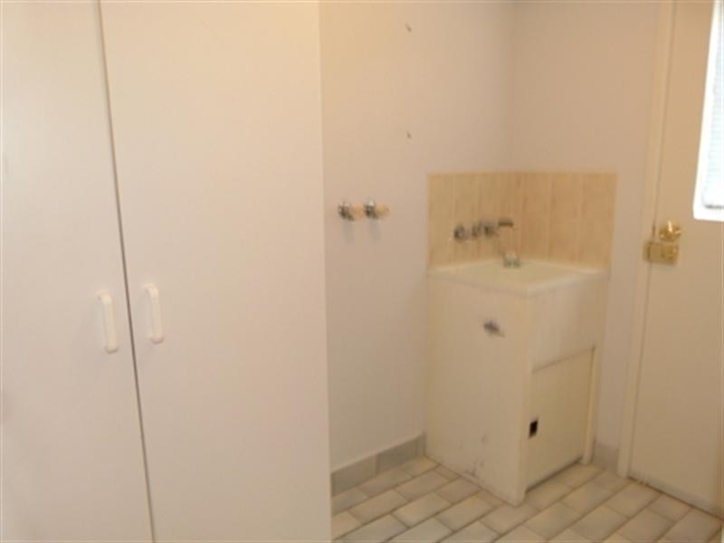 9 Pine Street, Flinders View QLD 4305