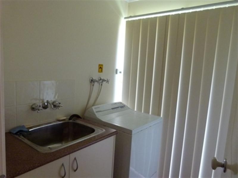 9 Pine Street, Flinders View QLD 4305