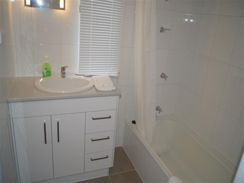 24 McGrath, Booval QLD 4304