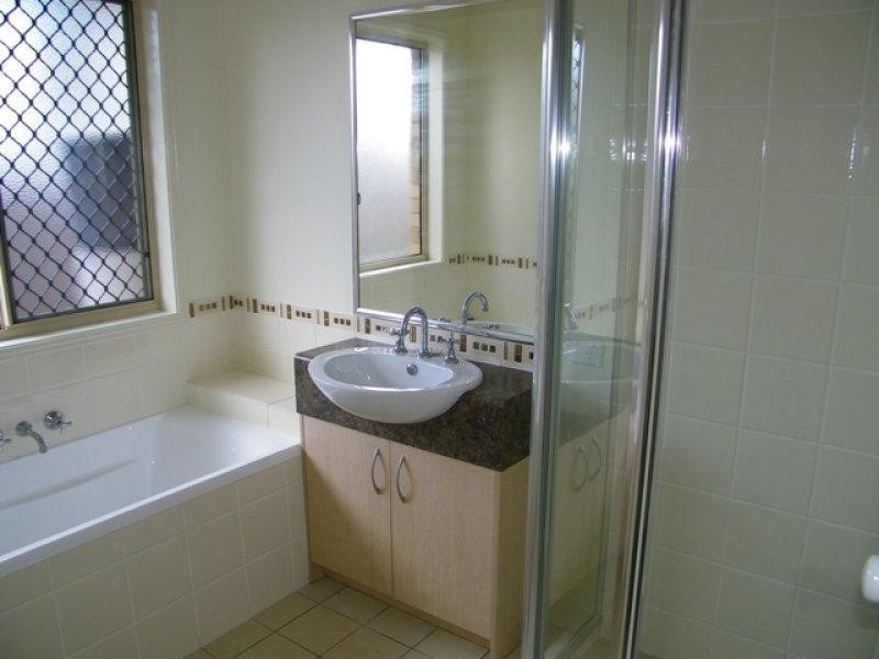 5 Angela Place, Yamanto QLD 4305