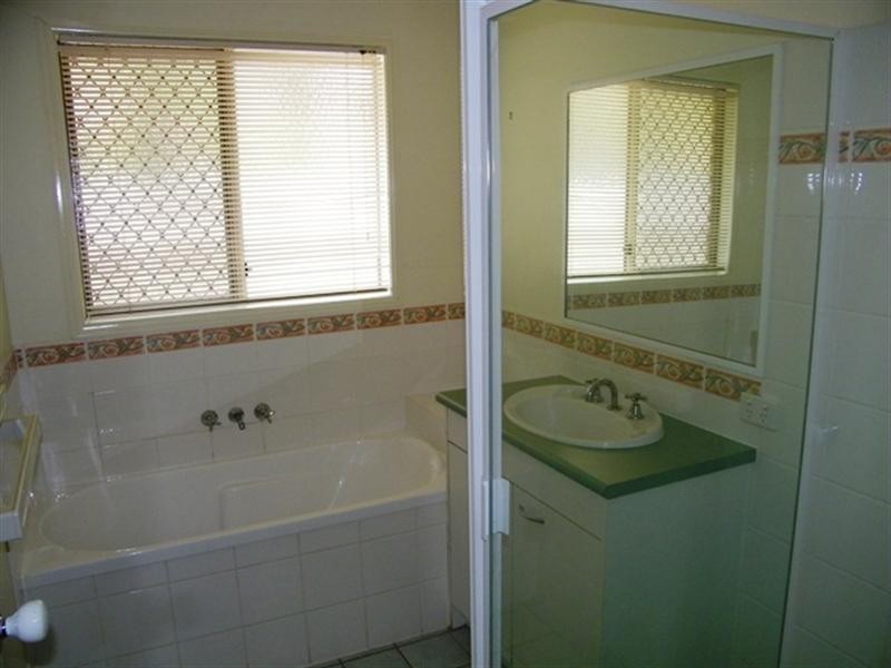 6 Drayton Place, Yamanto QLD 4305