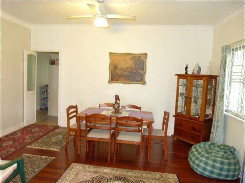 10 Lloyd George Street, Eastern Heights QLD 4305