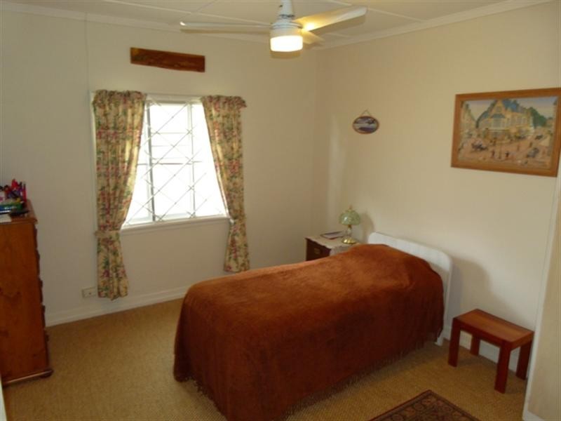 10 Lloyd George Street, Eastern Heights QLD 4305