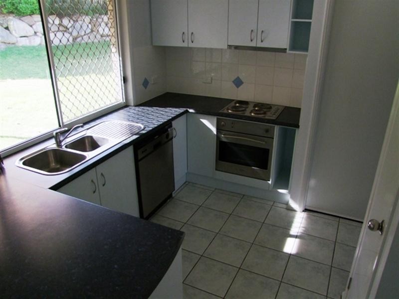 9 Windsor Court, Deebing Heights QLD 4306