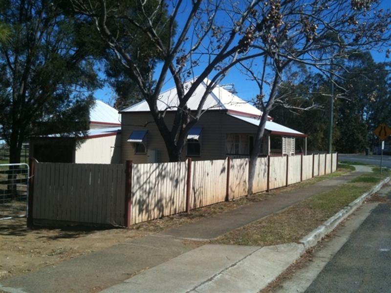 3 Queen Street, Harrisville QLD 4307