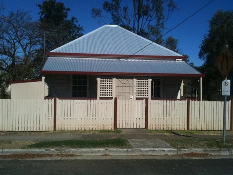 3 Queen Street, Harrisville QLD 4307