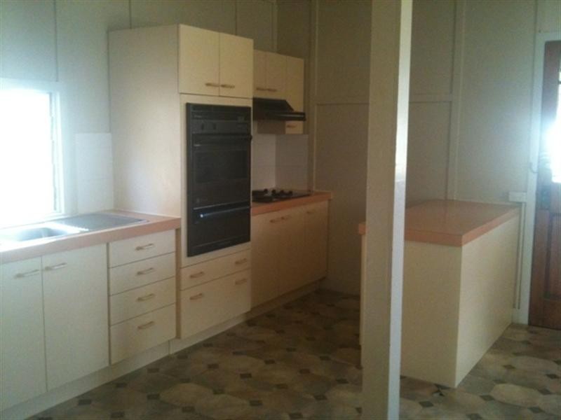 3 Queen Street, Harrisville QLD 4307