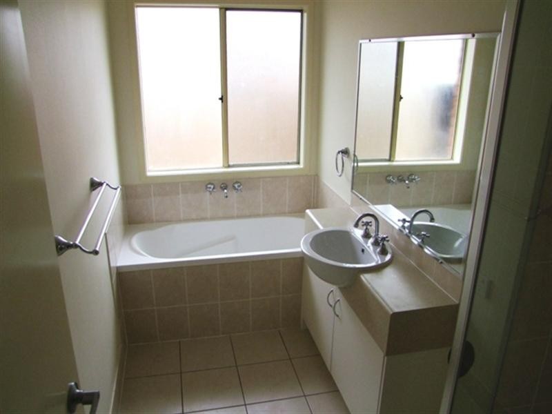 18 Waratah, Yamanto QLD 4305