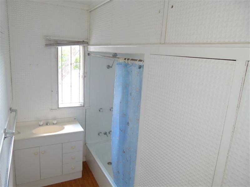 6 George Street, Newtown QLD 4305