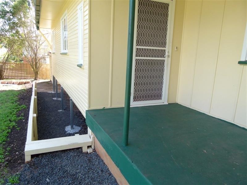 6 George Street, Newtown QLD 4305