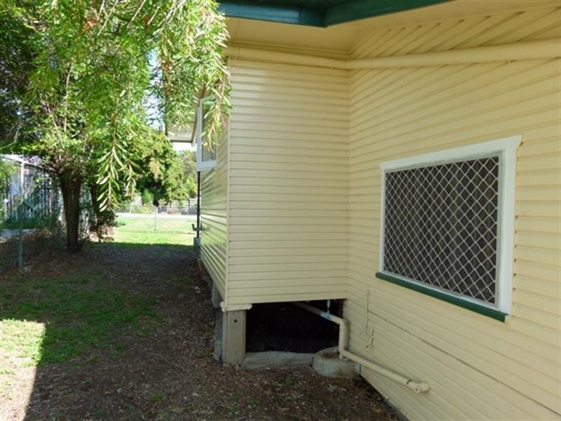 6 George Street, Newtown QLD 4305