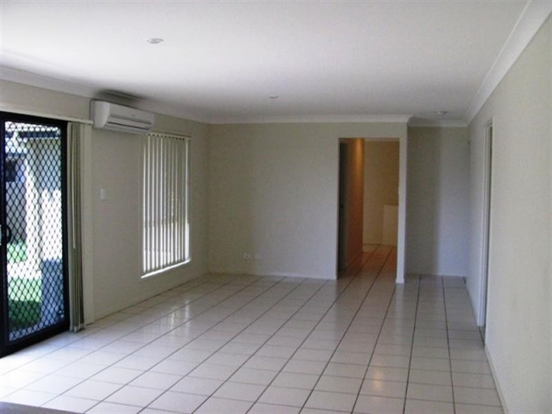 10 Bosswood, Yamanto QLD 4305