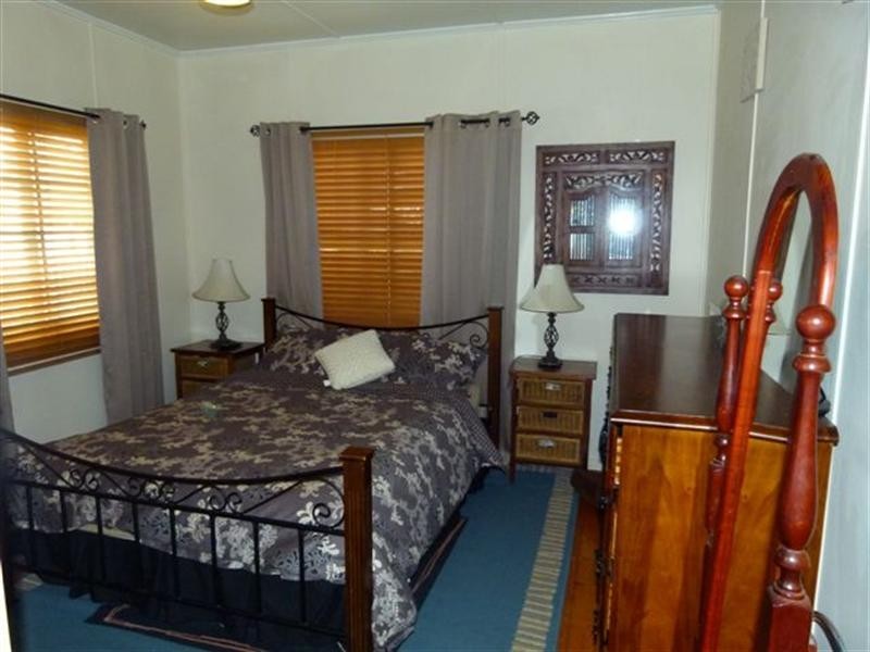 6 McNamara Street, Leichhardt QLD 4305