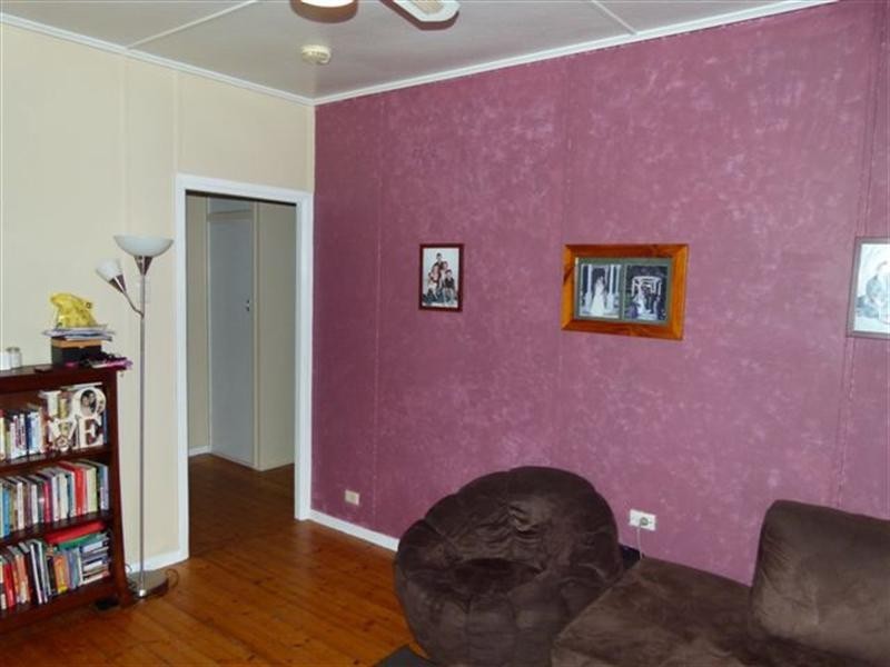 6 McNamara Street, Leichhardt QLD 4305