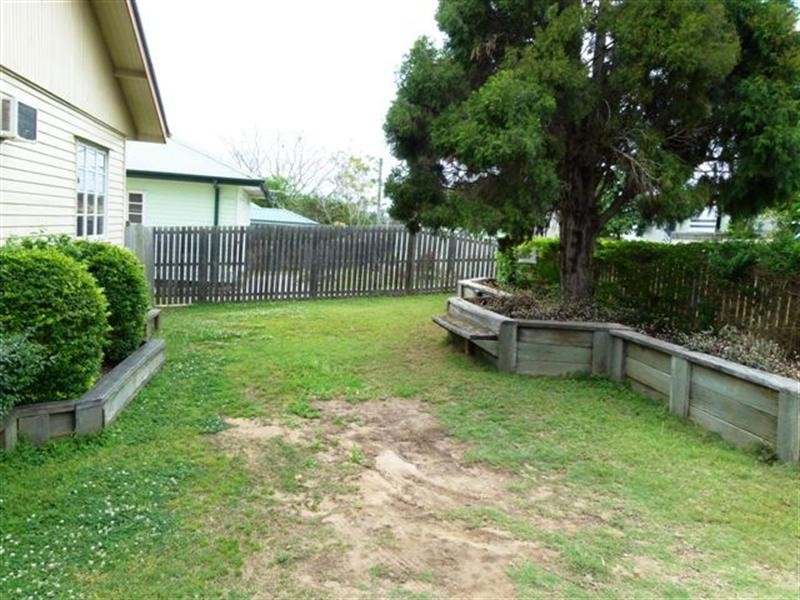 6 McNamara Street, Leichhardt QLD 4305