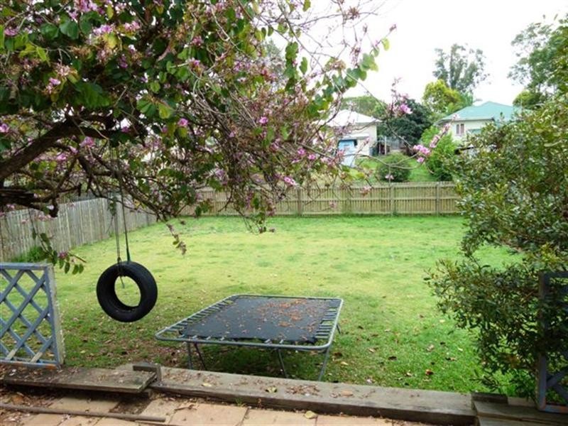 6 McNamara Street, Leichhardt QLD 4305