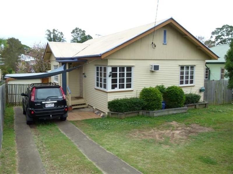 6 McNamara Street, Leichhardt QLD 4305