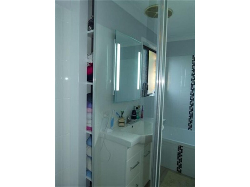 29 Gledson Street, North Booval QLD 4304