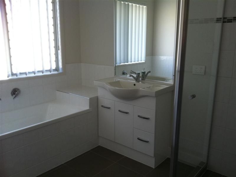 9 Petal Place, Yamanto QLD 4305