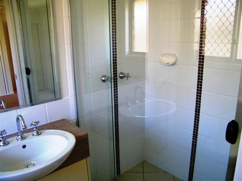 102 Anna Drive, Raceview QLD 4305