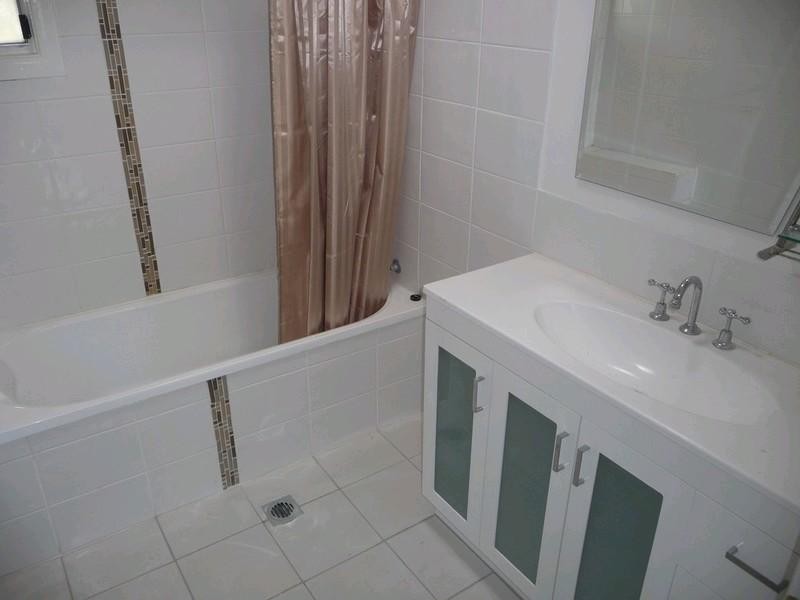 4 Cemetery Road, Ipswich QLD 4305