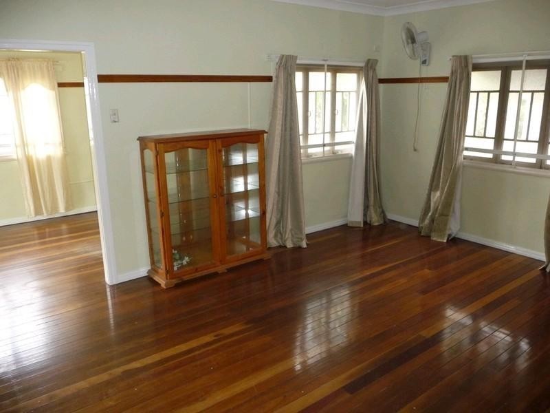 4 Cemetery Road, Ipswich QLD 4305