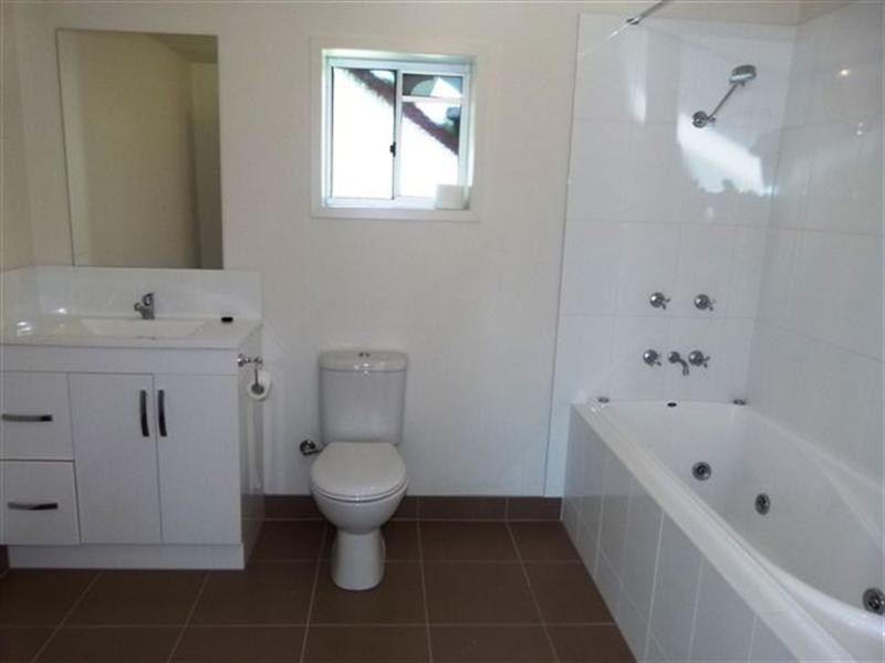 4 Georgette Street, One Mile QLD 4305