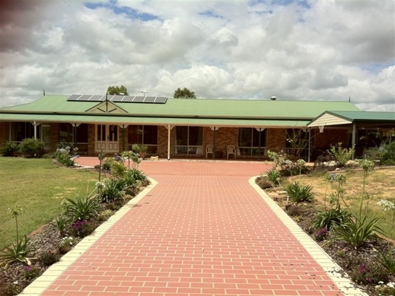 10 Wellington Rise, Willowbank QLD 4306