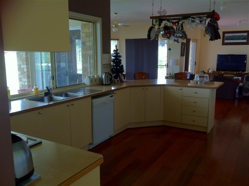 10 Wellington Rise, Willowbank QLD 4306