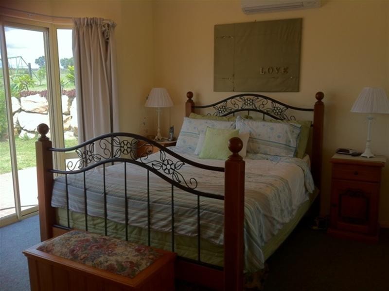 10 Wellington Rise, Willowbank QLD 4306