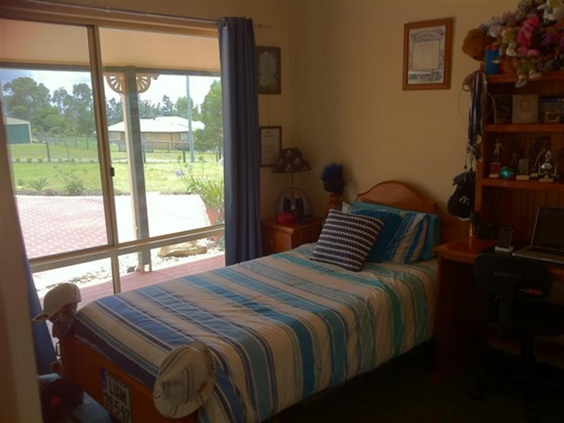 10 Wellington Rise, Willowbank QLD 4306