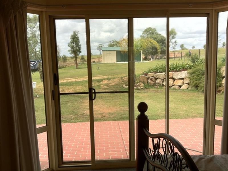 10 Wellington Rise, Willowbank QLD 4306