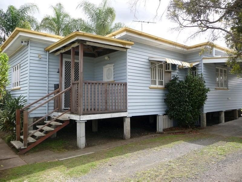 4 Cemetry Road, Ipswich QLD 4305