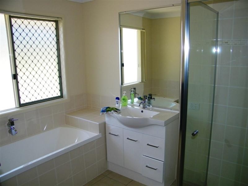 15 Figtree Court, Yamanto QLD 4305