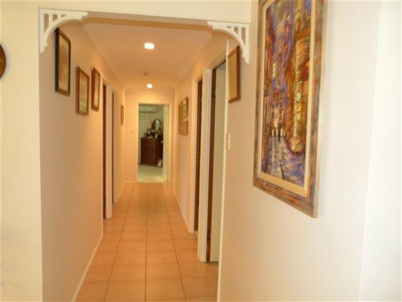 2 Amor Court, Yamanto QLD 4305