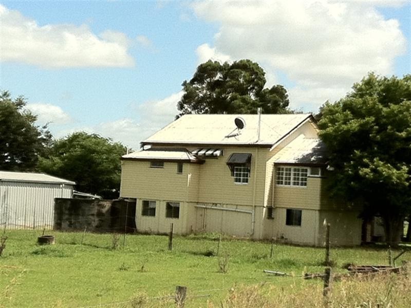 4 Hillside Road, Peak Crossing QLD 4306